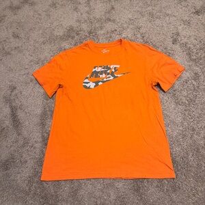 Nike Shirt Mens Medium Orange Short Sleeve Swoosh Logo Casual